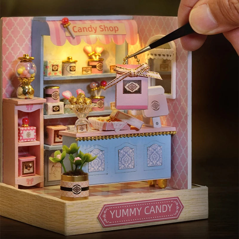 🏠 Kit de Maison de Poupée Miniature en Bois – Fait Main, DIY